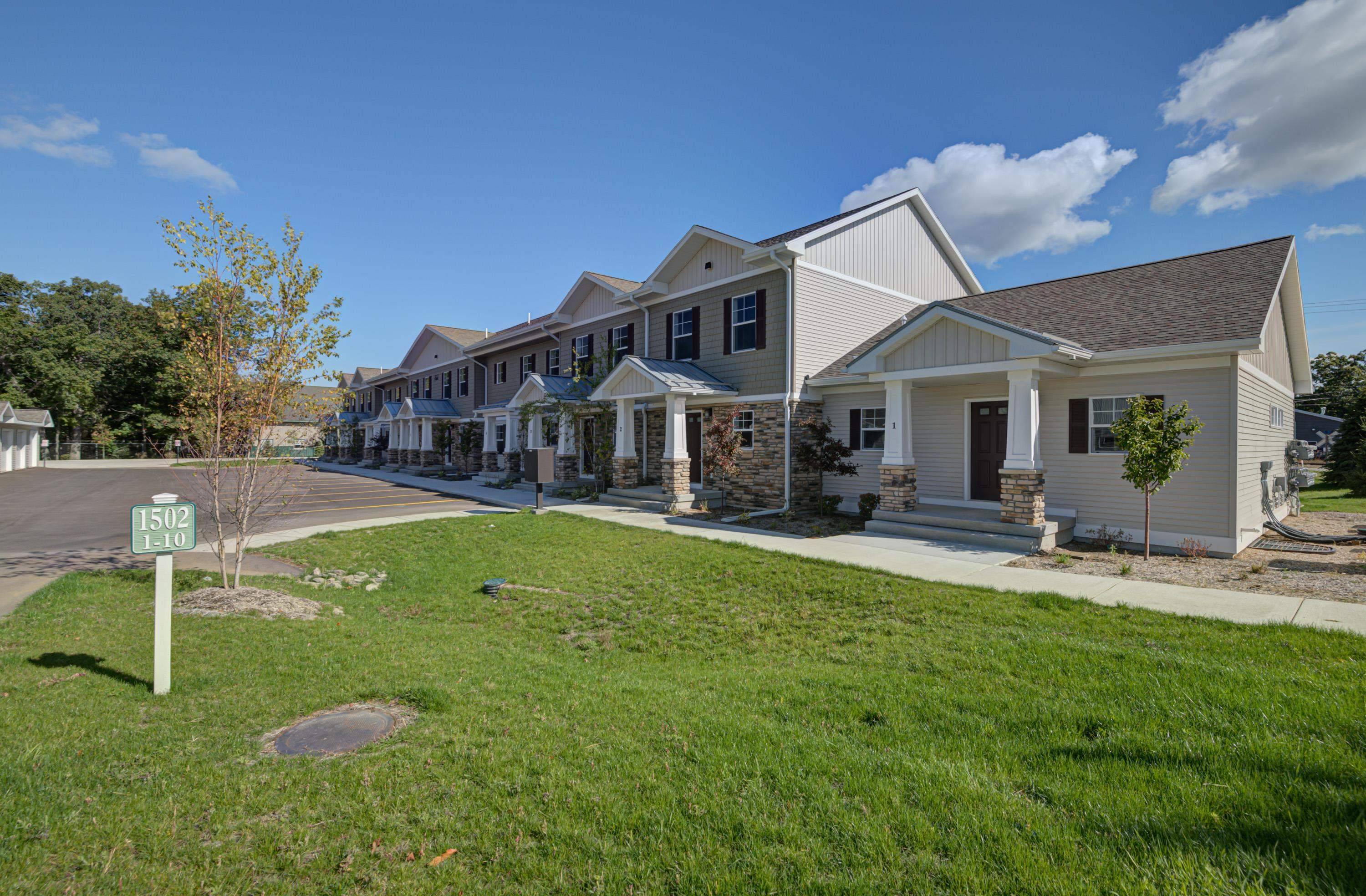 Traverse City, MI 49686,1502 Simsbury ST