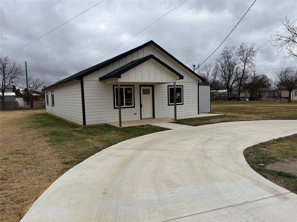 Bowie, TX 76230,303 Ussery Street