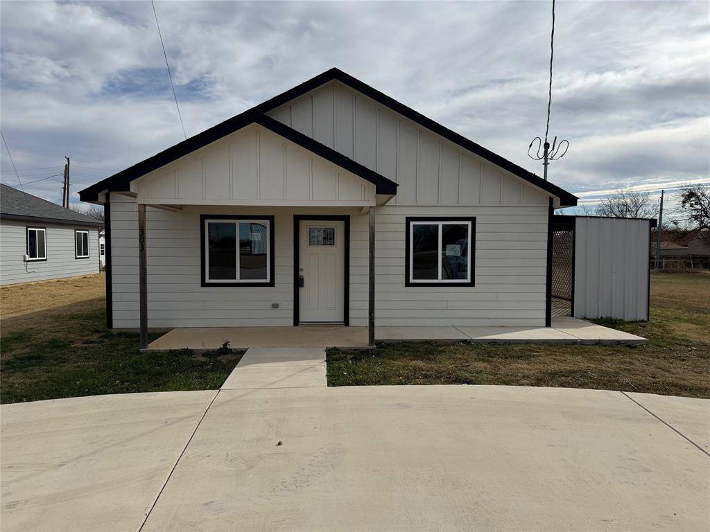 Bowie, TX 76230,303 Ussery Street