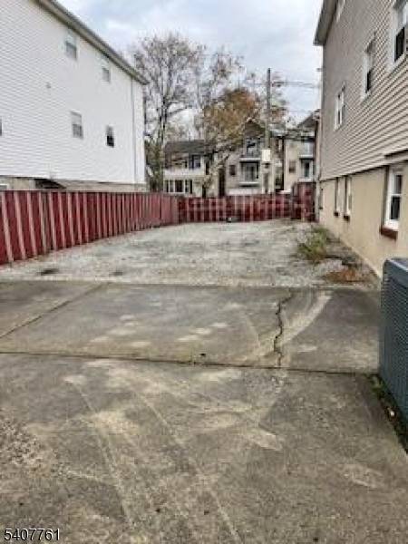 Jersey City, NJ 07305,273 Danforth Ave