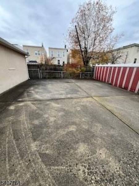 Jersey City, NJ 07305,273 Danforth Ave