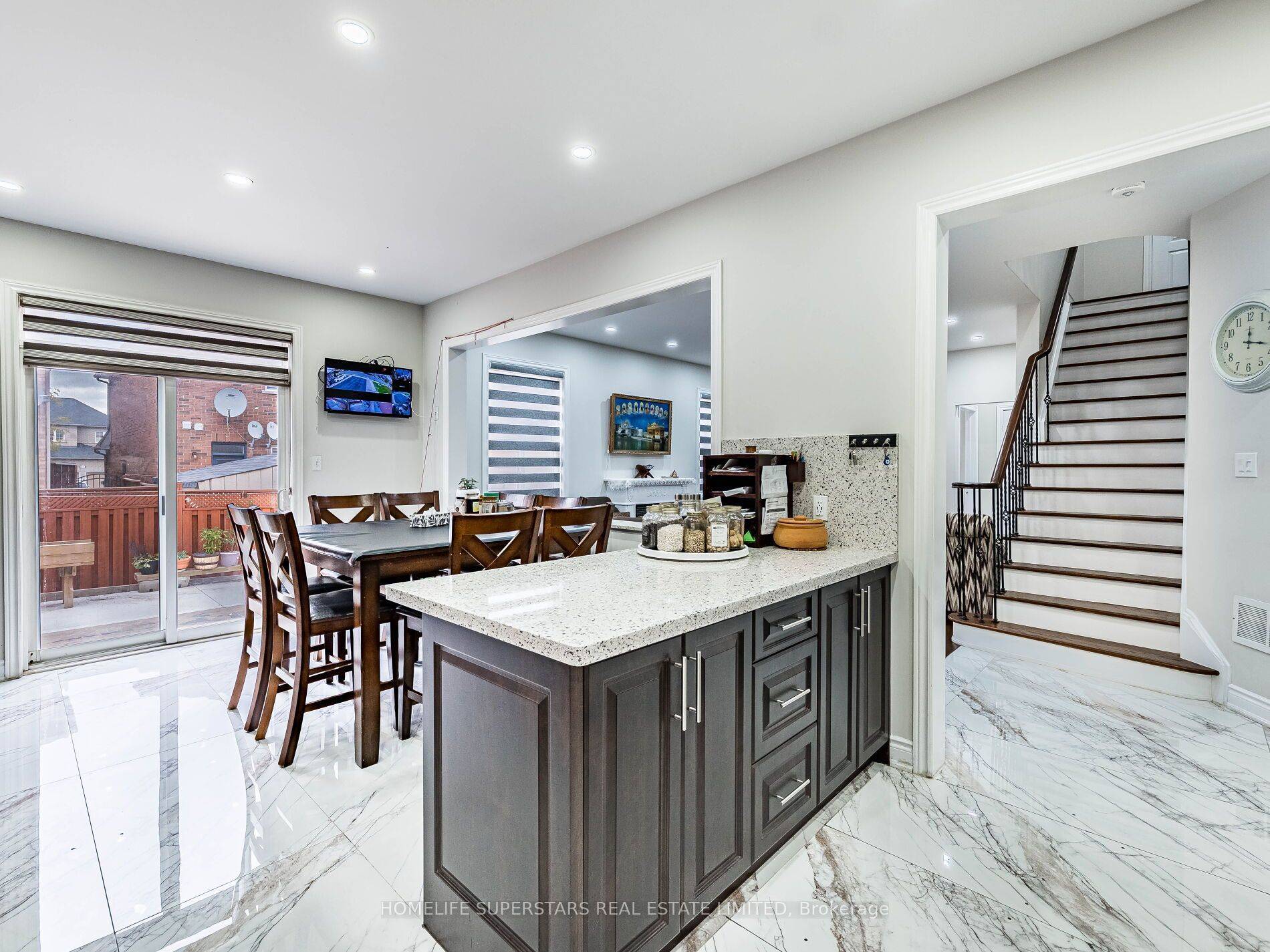 Brampton, ON L6R 3G1,13 Wallaby WAY