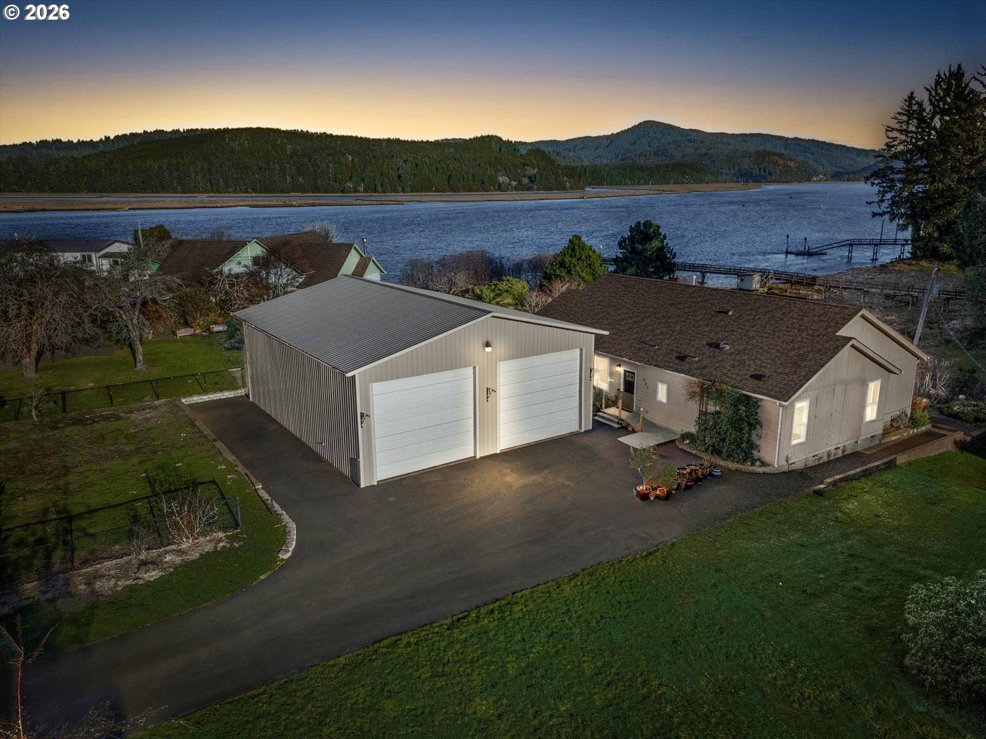 Waldport, OR 97394,955 SE RIVER VIEW LN