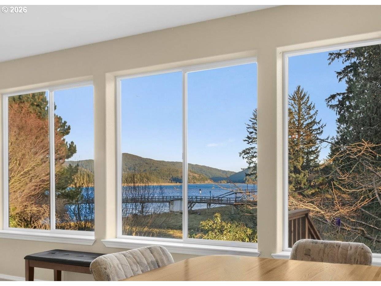 Waldport, OR 97394,955 SE RIVER VIEW LN