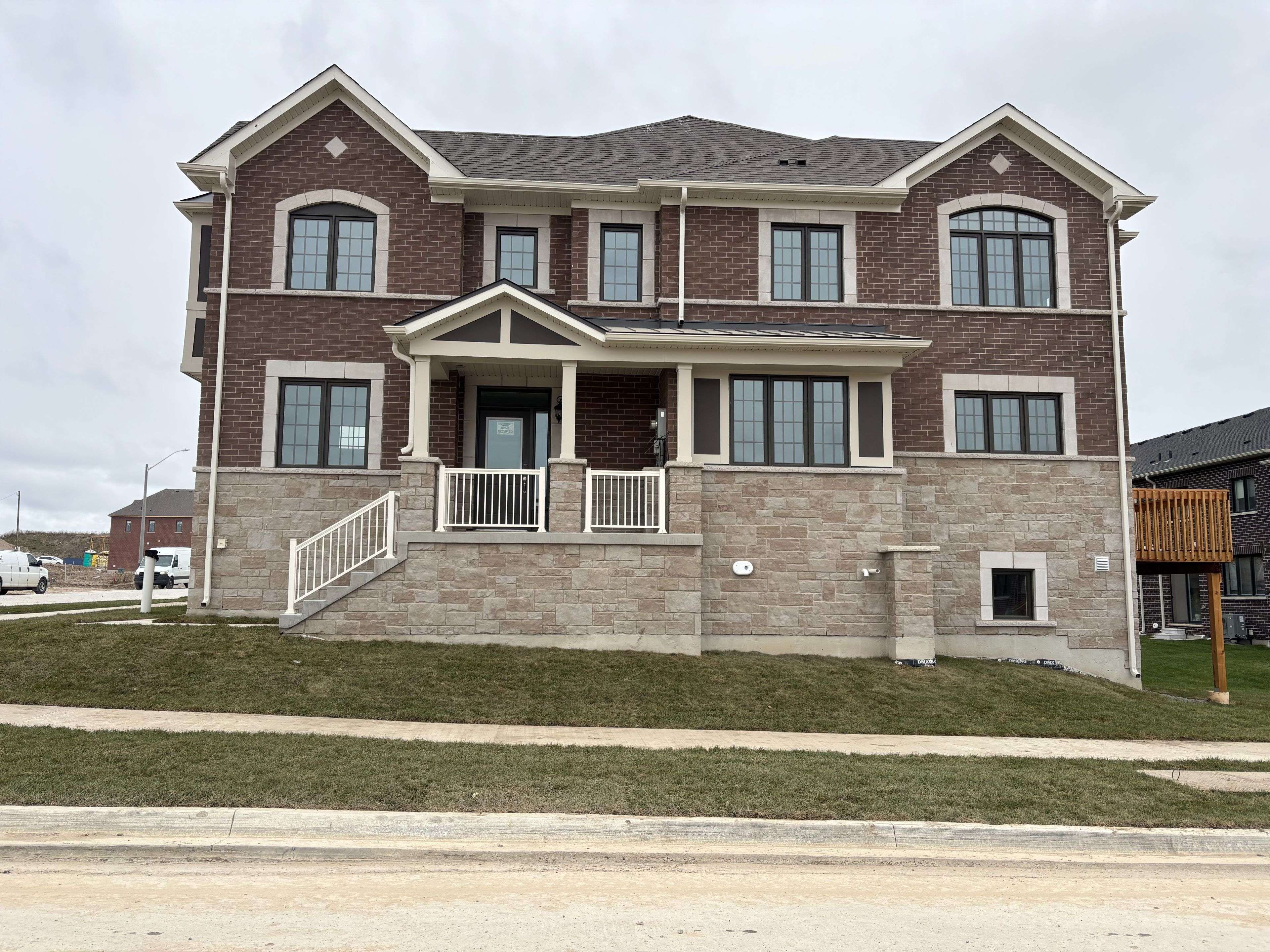 Barrie, ON L9J 1B3,41 Lower ST