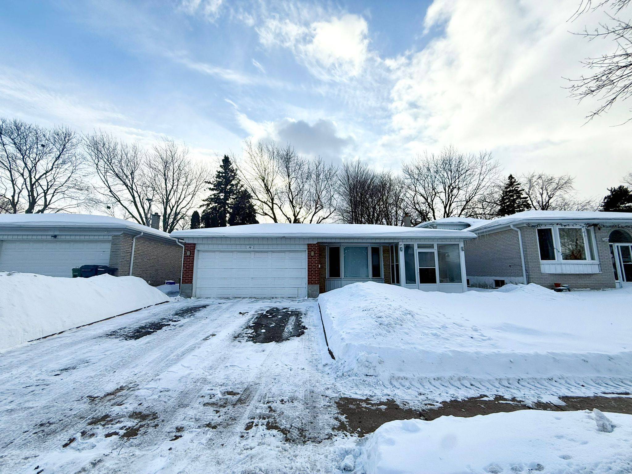 Toronto E07, ON M1S 2N5,38 Deepdale DR #Lower