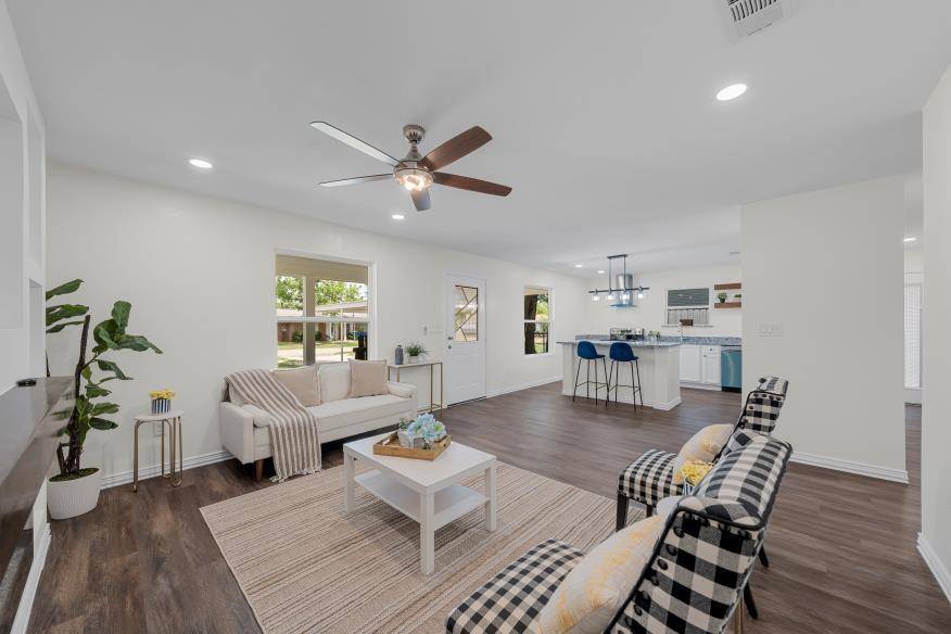 Mexia, TX 76667,924 E TITUS