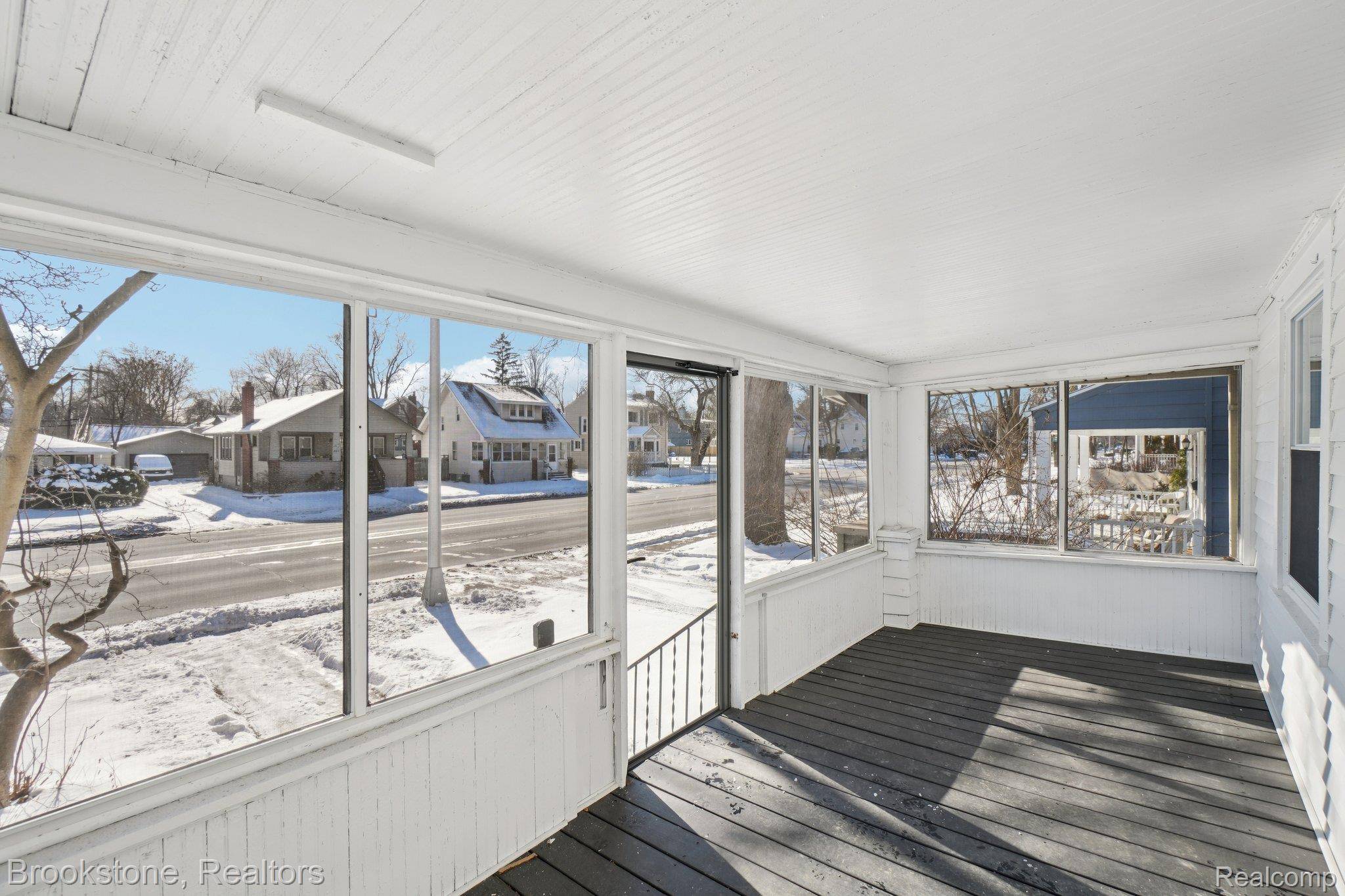 Royal Oak, MI 48073,214 W 12 Mile RD