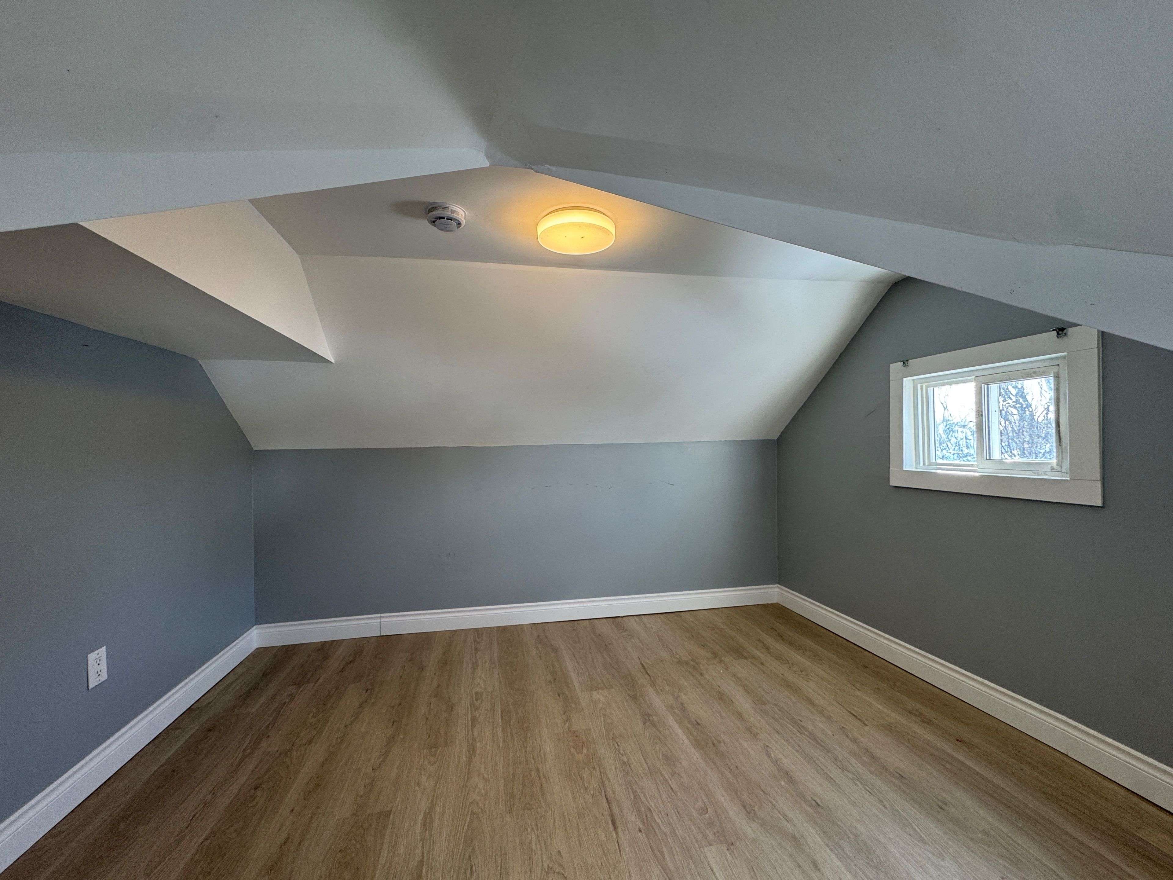 St. Catharines, ON L2R 6E4,130 York ST #2 (UPPER)