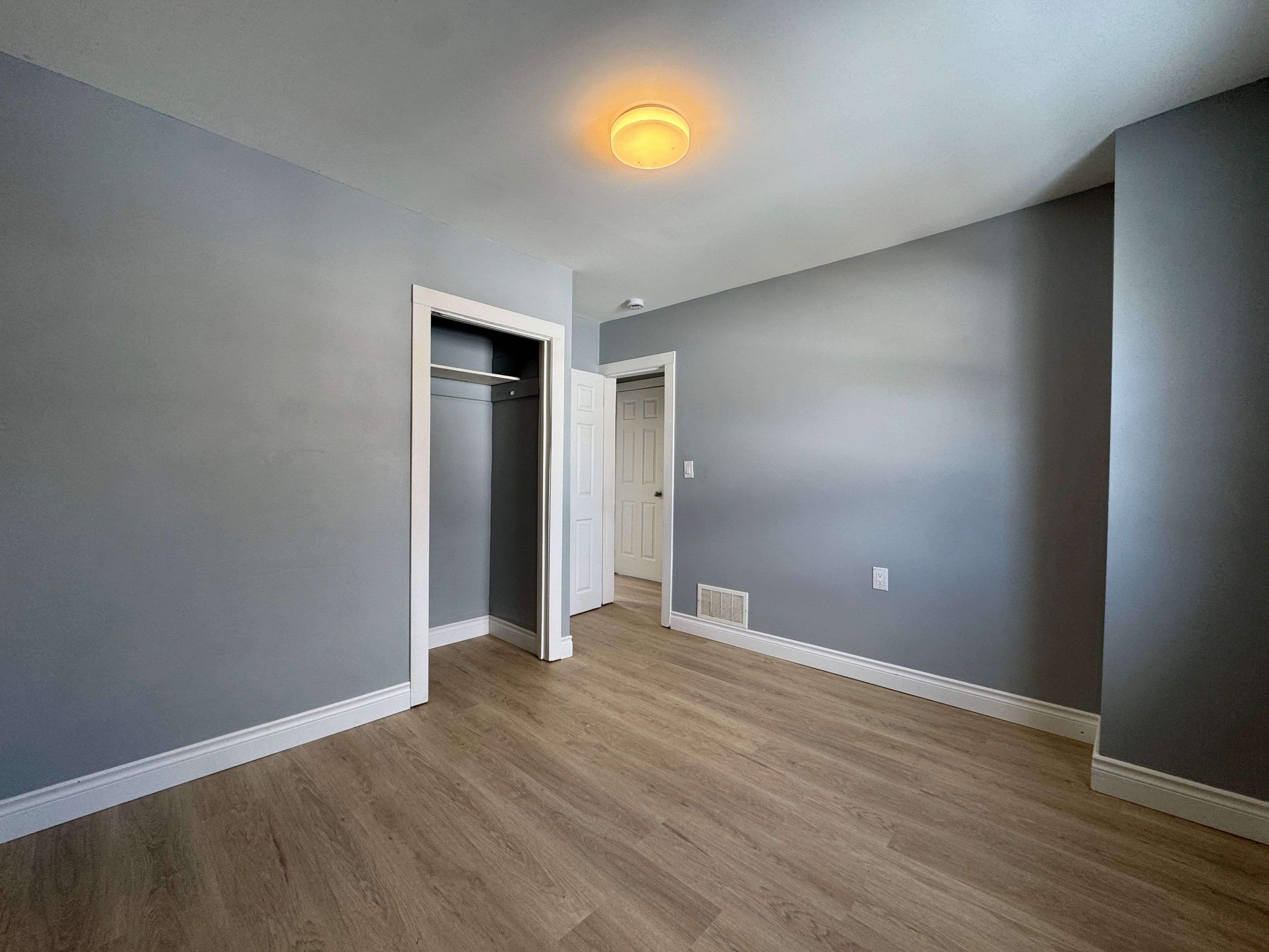 St. Catharines, ON L2R 6E4,130 York ST #2 (UPPER)