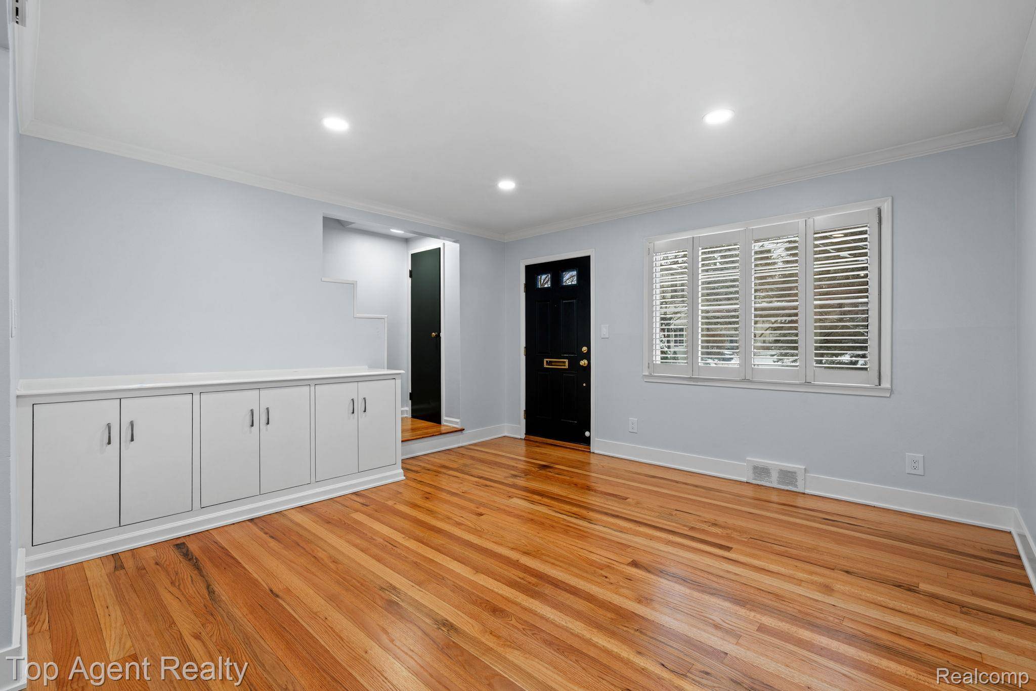 1724 Graefield RD, Birmingham, MI 48009