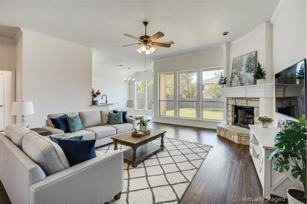 Arlington, TX 76001,803 W Lonesome Dove Trail