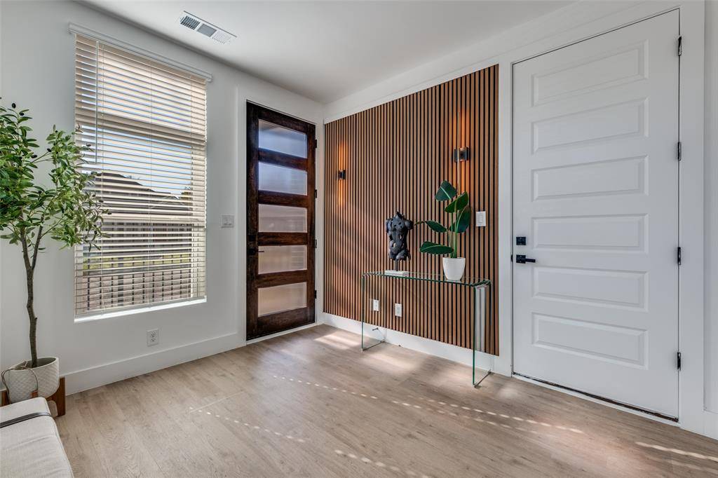 Dallas, TX 75208,723 W 10th Street #105