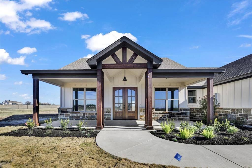 1008 Paramount Drive, Cresson, TX 76035