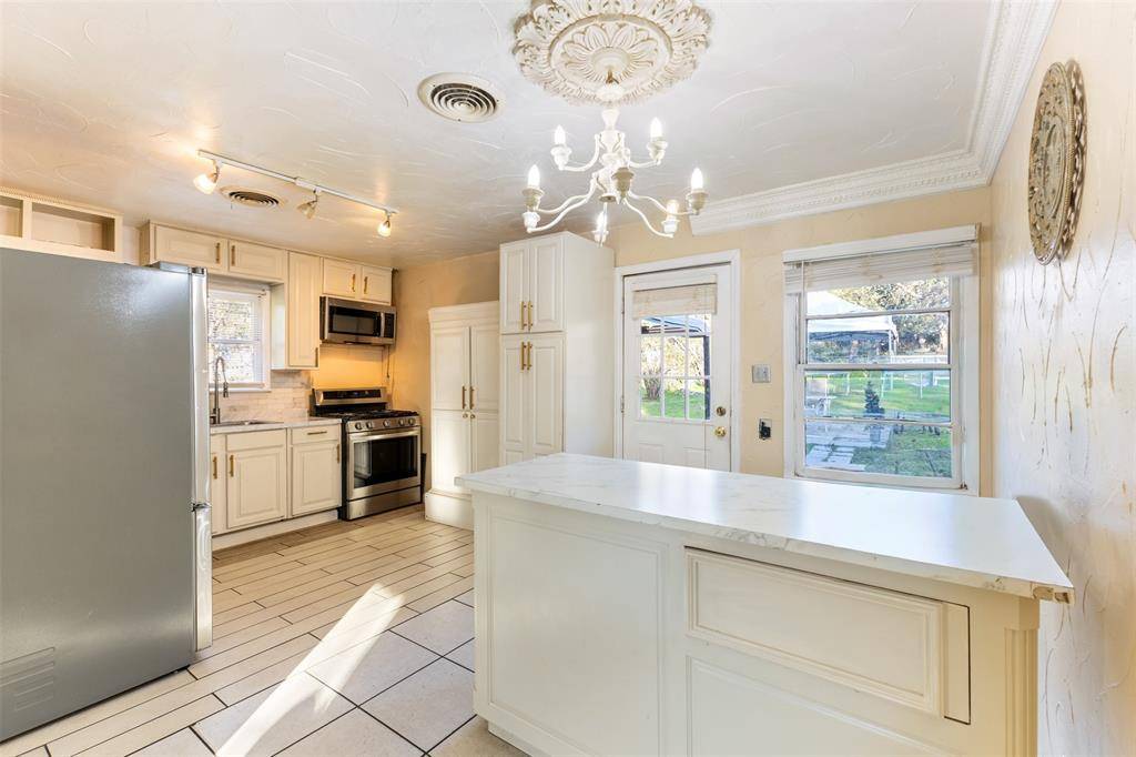 River Oaks, TX 76114,938 Gillham Road