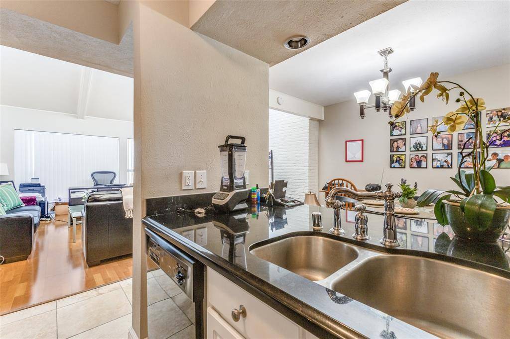 Dallas, TX 75206,5908 Sandhurst Lane #244