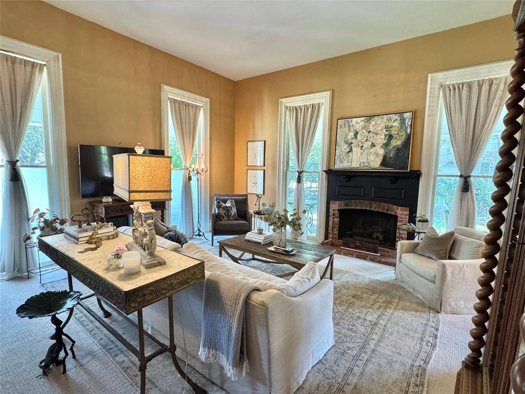 Gainesville, TX 76240,319 S Denton Street