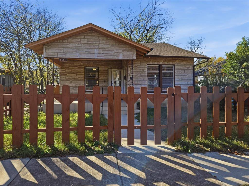 Dallas, TX 75223,823 S Beacon Street