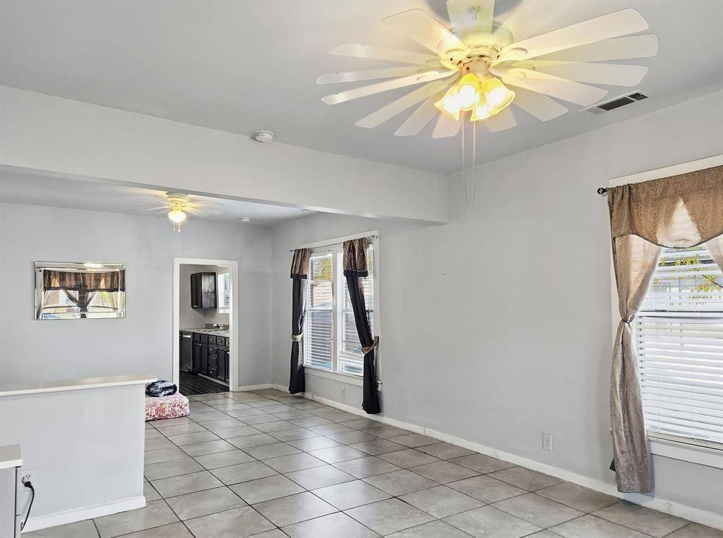 Dallas, TX 75223,823 S Beacon Street