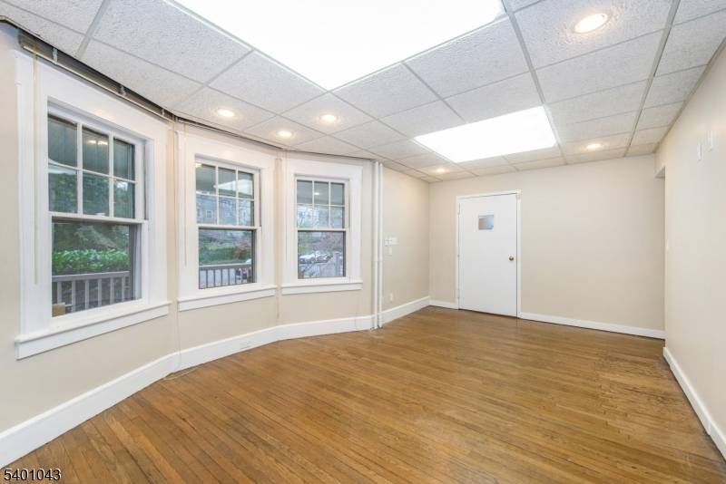 Westfield Town, NJ 07090,136 Saint Paul St