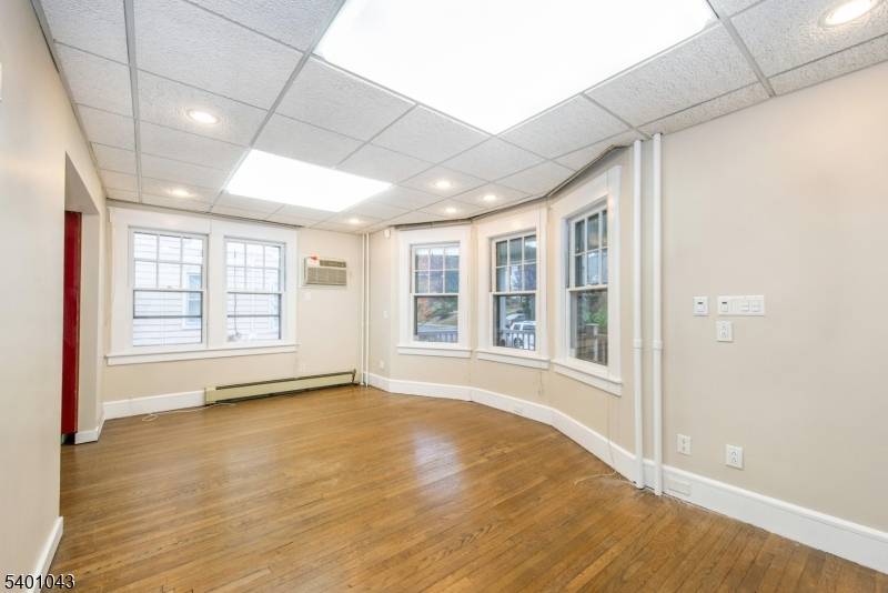 Westfield Town, NJ 07090,136 Saint Paul St