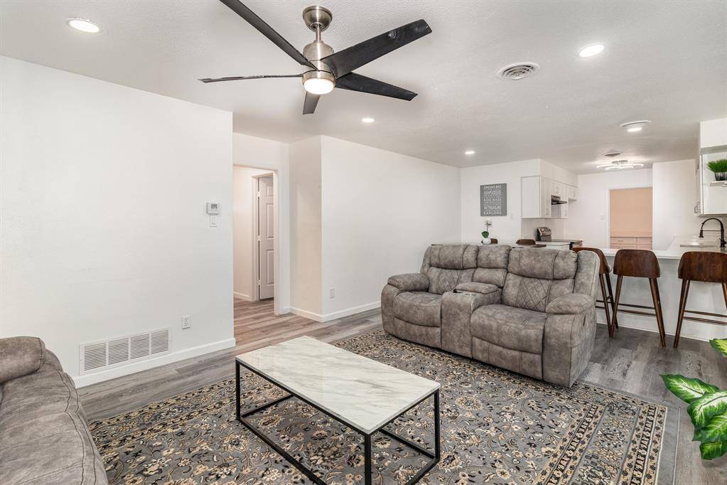 Bedford, TX 76022,808 Gregory Avenue