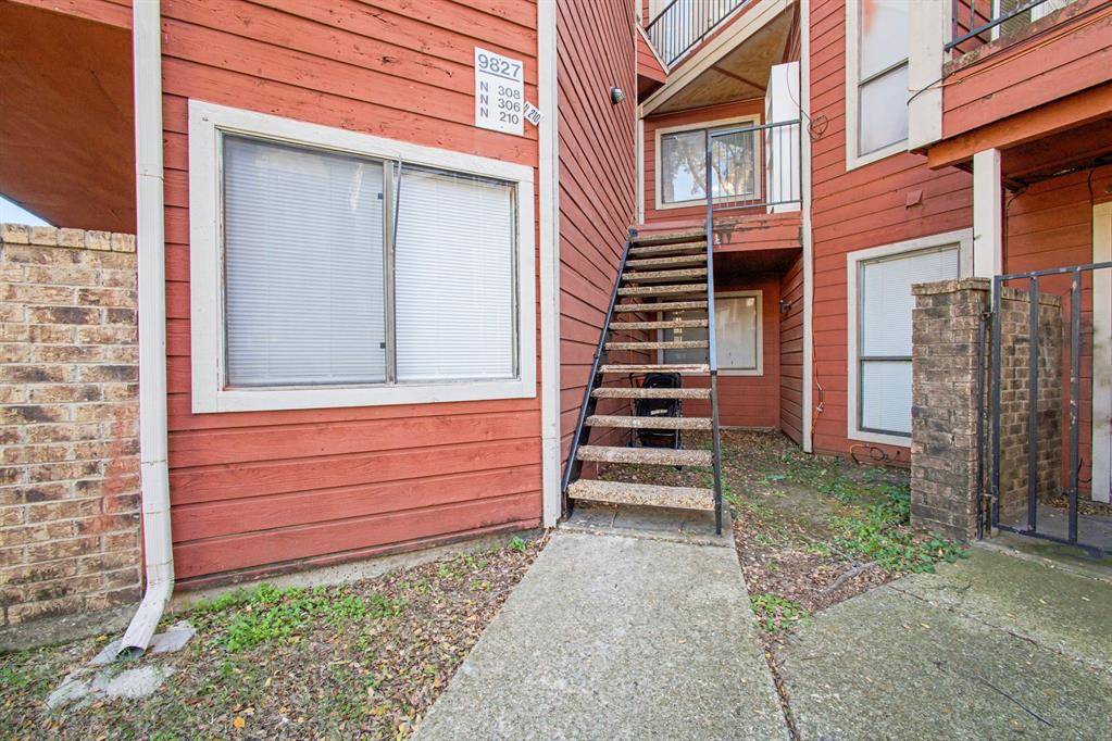 Dallas, TX 75243,9827 Walnut Street #210