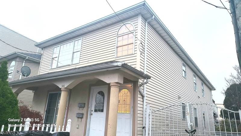 Elizabeth City, NJ 07206,306 1St St #1