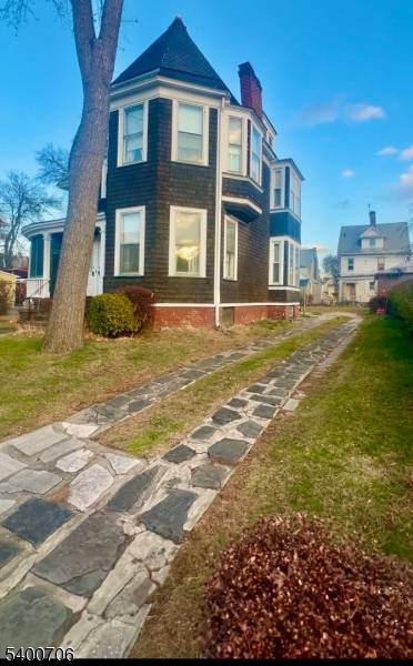 Newark City, NJ 07104,887 Degraw Ave