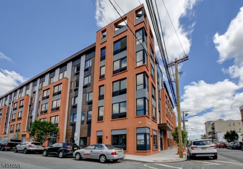 Newark City, NJ 07105,39 Madison St