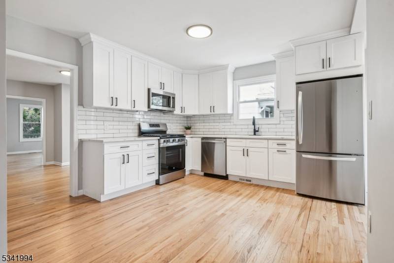 Chatham Boro, NJ 07928,21 Hillside Ave