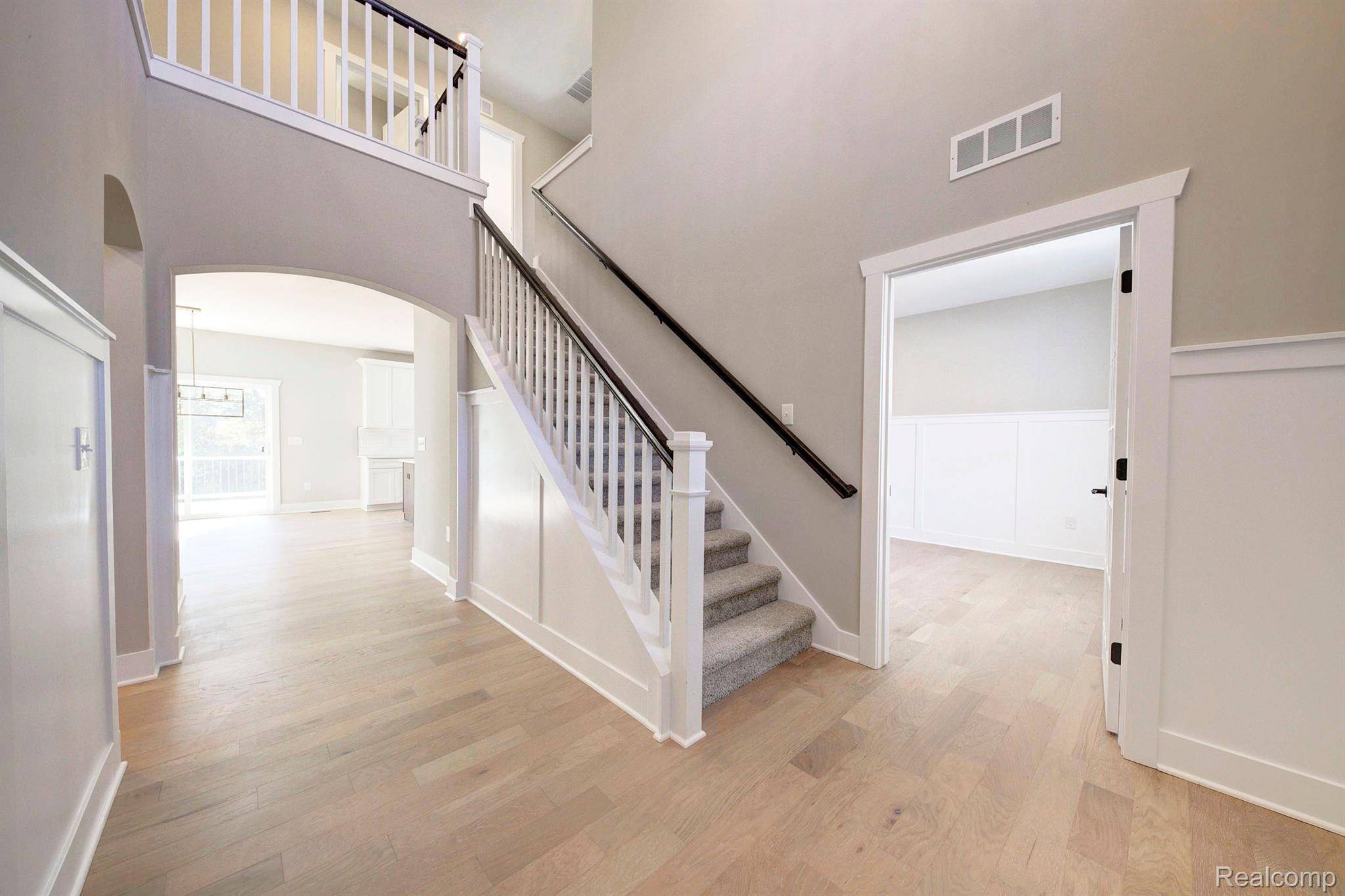 Howell, MI 48843,652 ROUND ROCK DR DR