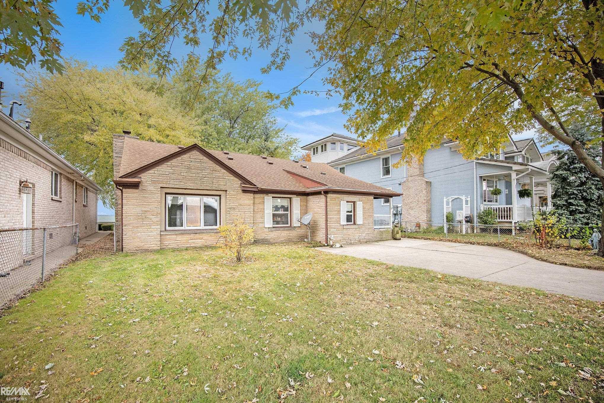 Clay, MI 48001,8014 Anchor Bay Dr DR