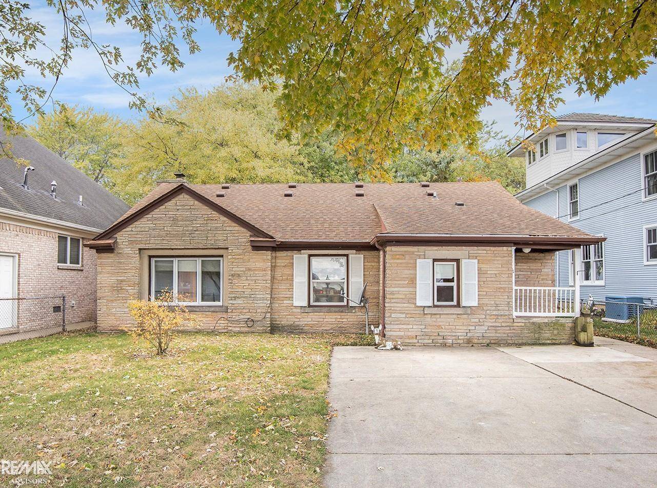 Clay, MI 48001,8014 Anchor Bay Dr DR