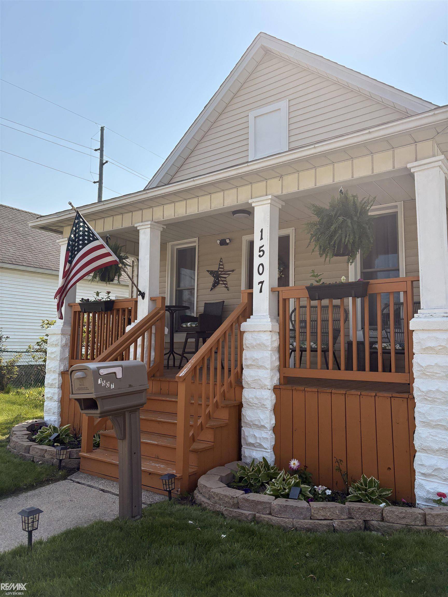 Port Huron, MI 48060,1507 Elk ST