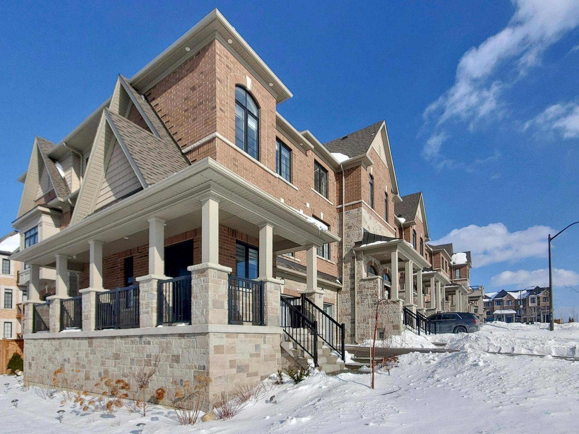 Whitby, ON L1P 0L7,58 Elkington CRES