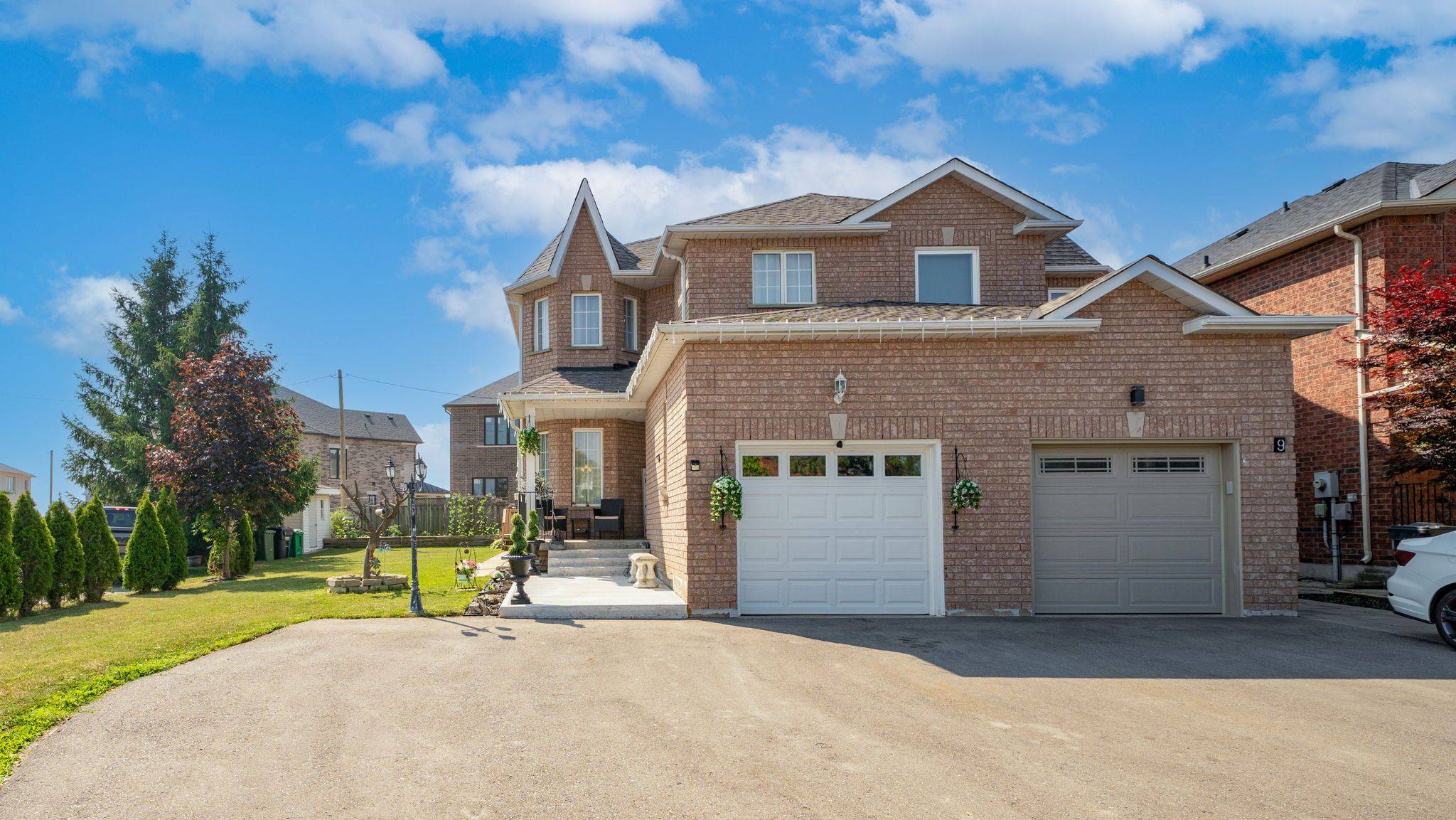 Caledon, ON L7E 2M3,11 Richelieu CT