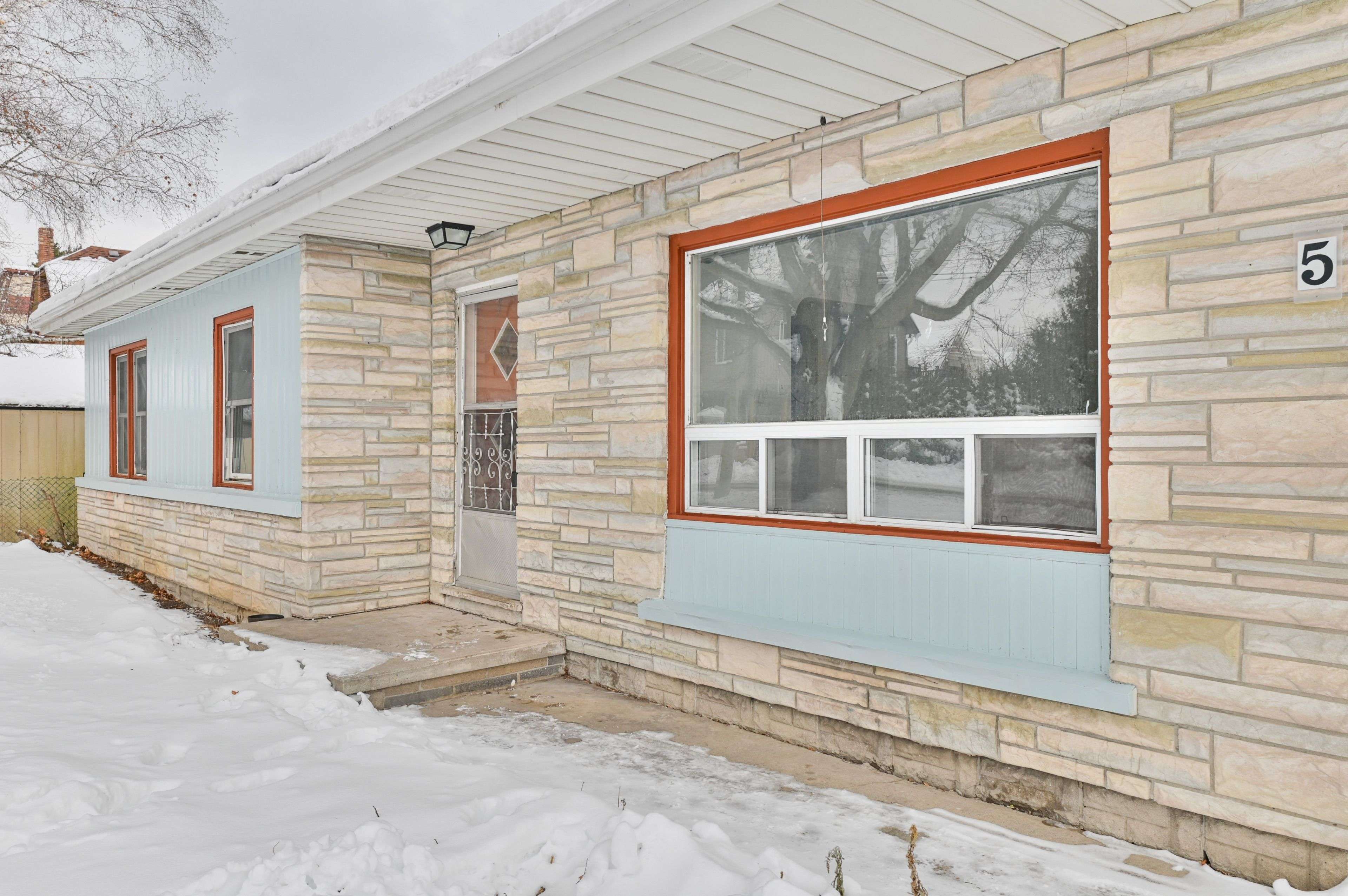 Brighton, ON K0K 1H0,5 Meade ST