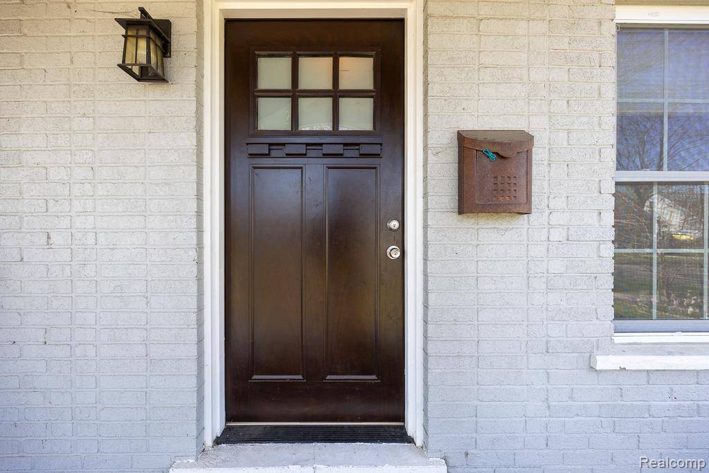 Royal Oak, MI 48067,829 N DORCHESTER AVE