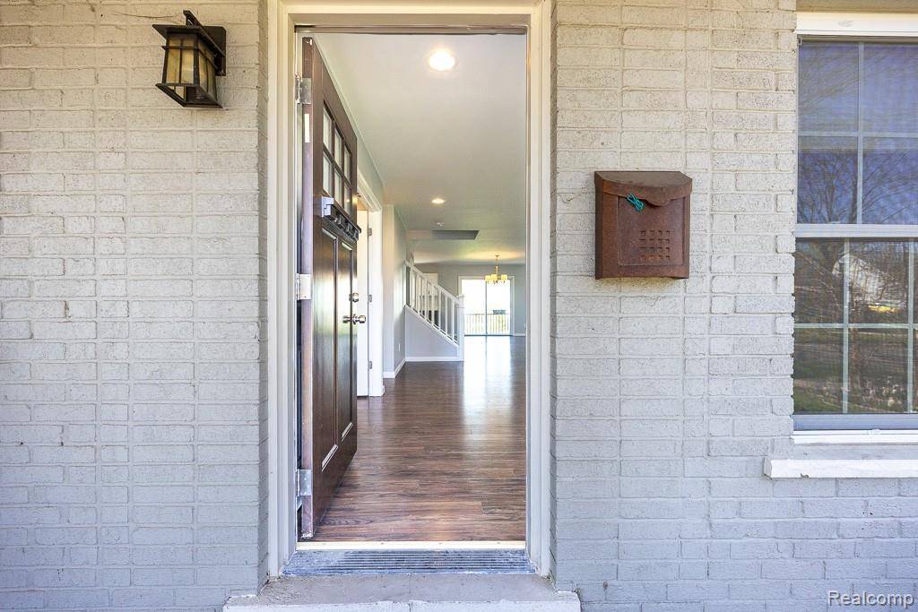 Royal Oak, MI 48067,829 N DORCHESTER AVE