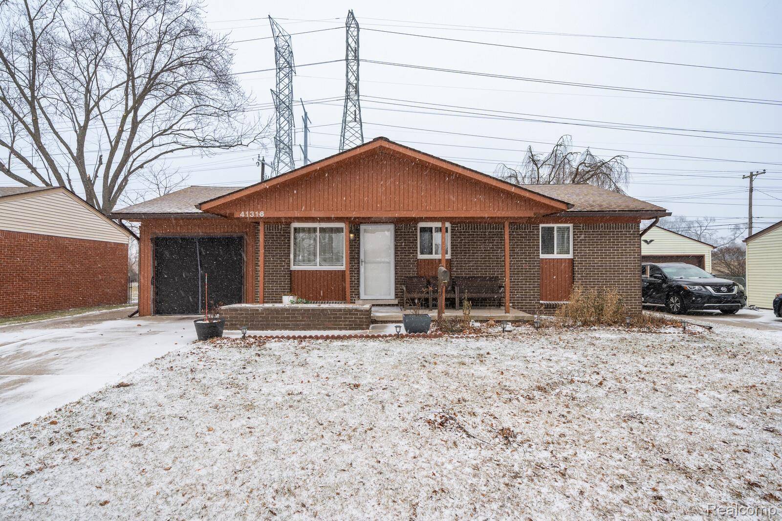 Sterling Heights, MI 48313,41316 Paign DR