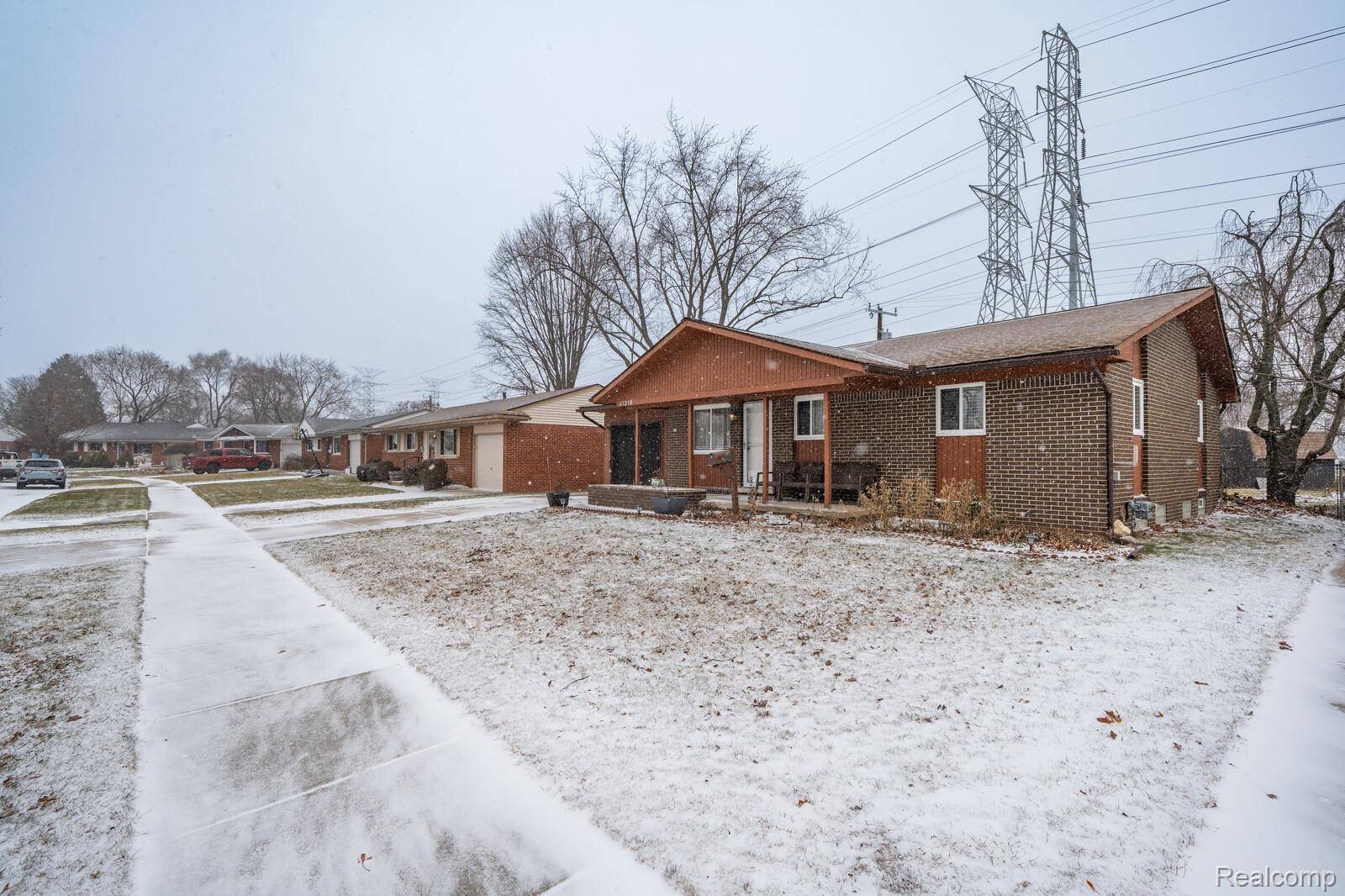 Sterling Heights, MI 48313,41316 Paign DR