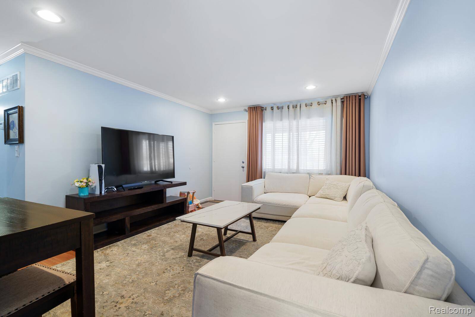 Sterling Heights, MI 48313,41316 Paign DR