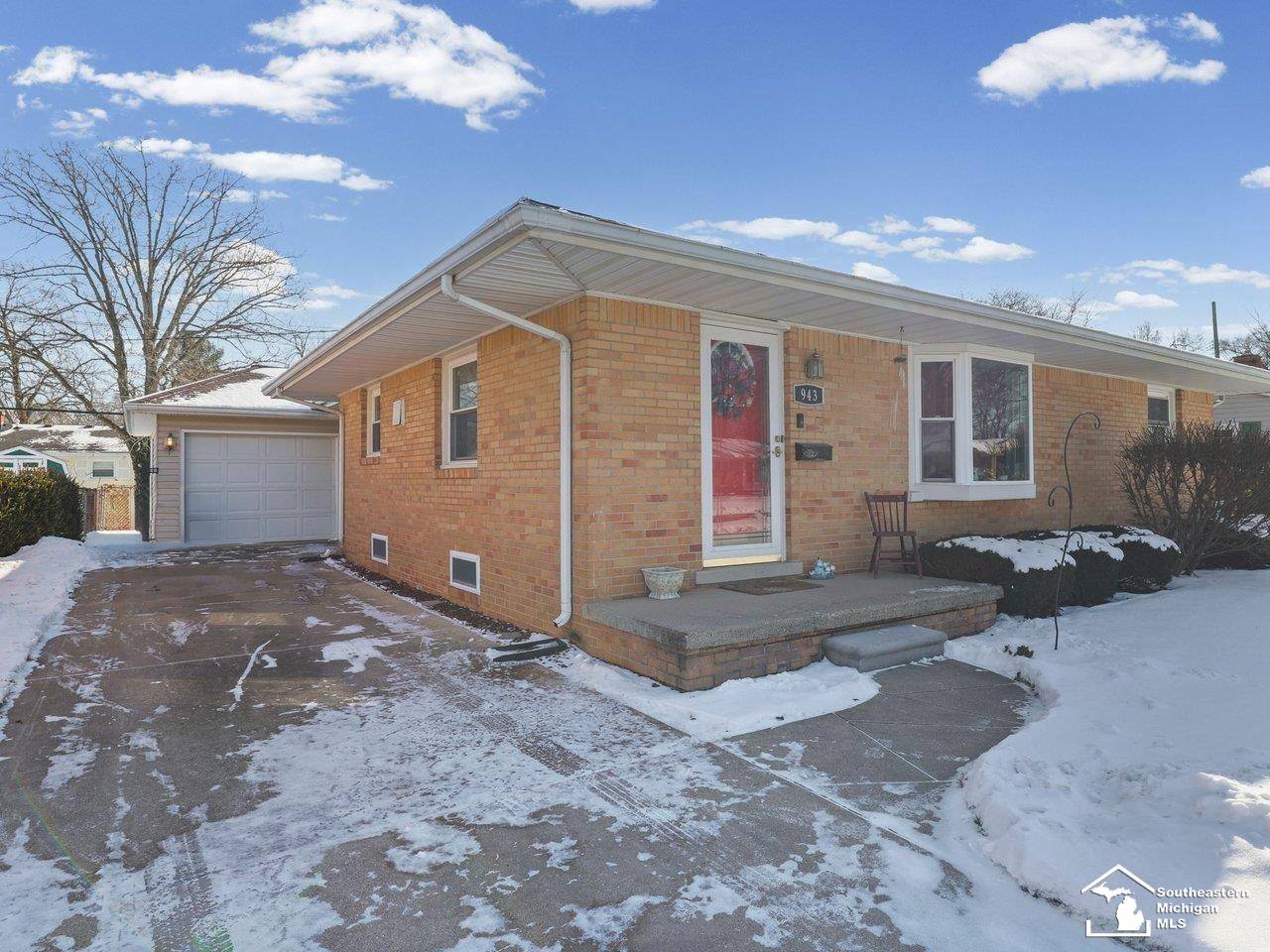 Monroe, MI 48161,943 Western AVE