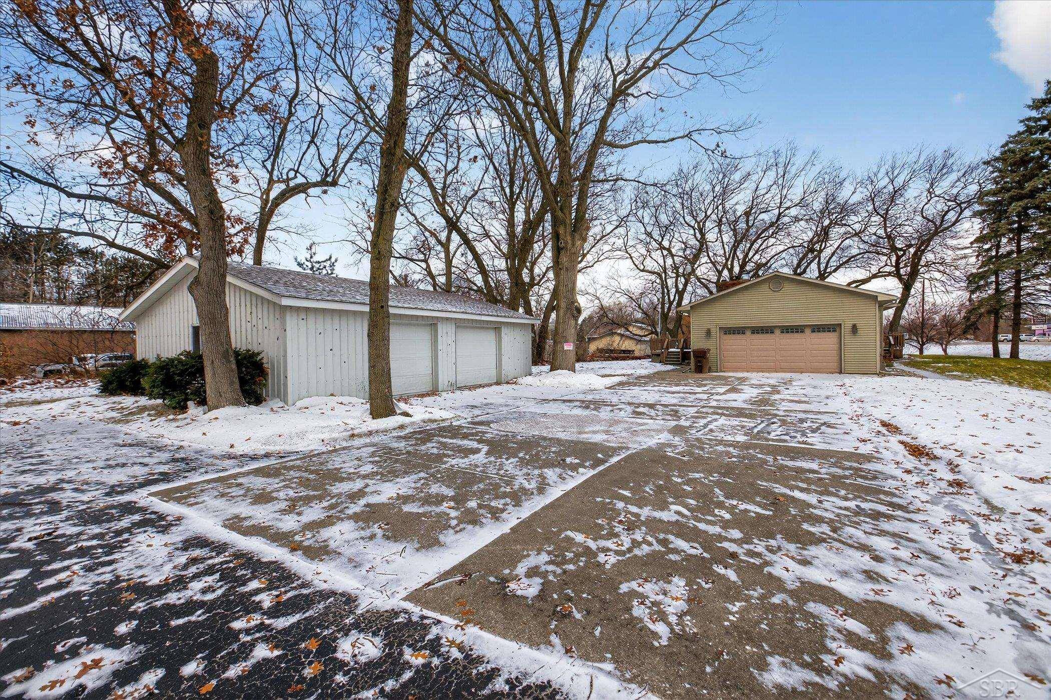 Kawkawlin, MI 48631,2314 S Huron RD