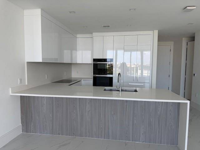 West Palm Beach, FL 33403,220 Lake Shore Dr #709