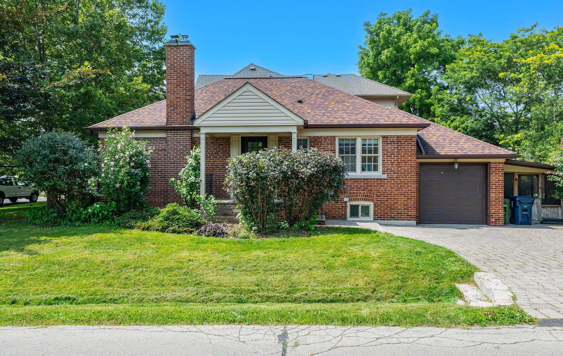 Toronto W07, ON M8Z 4H5,28 Eagle RD