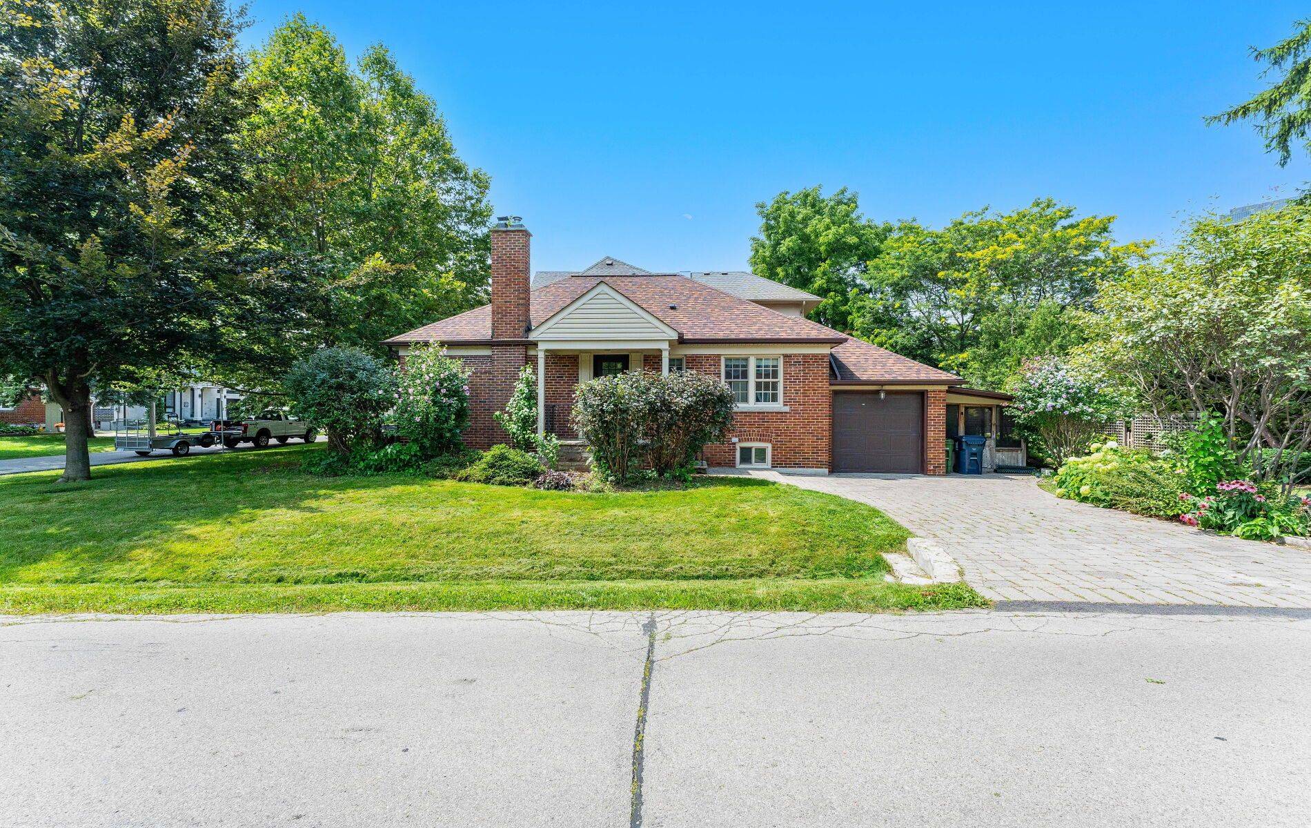 Toronto W07, ON M8Z 4H5,28 Eagle RD