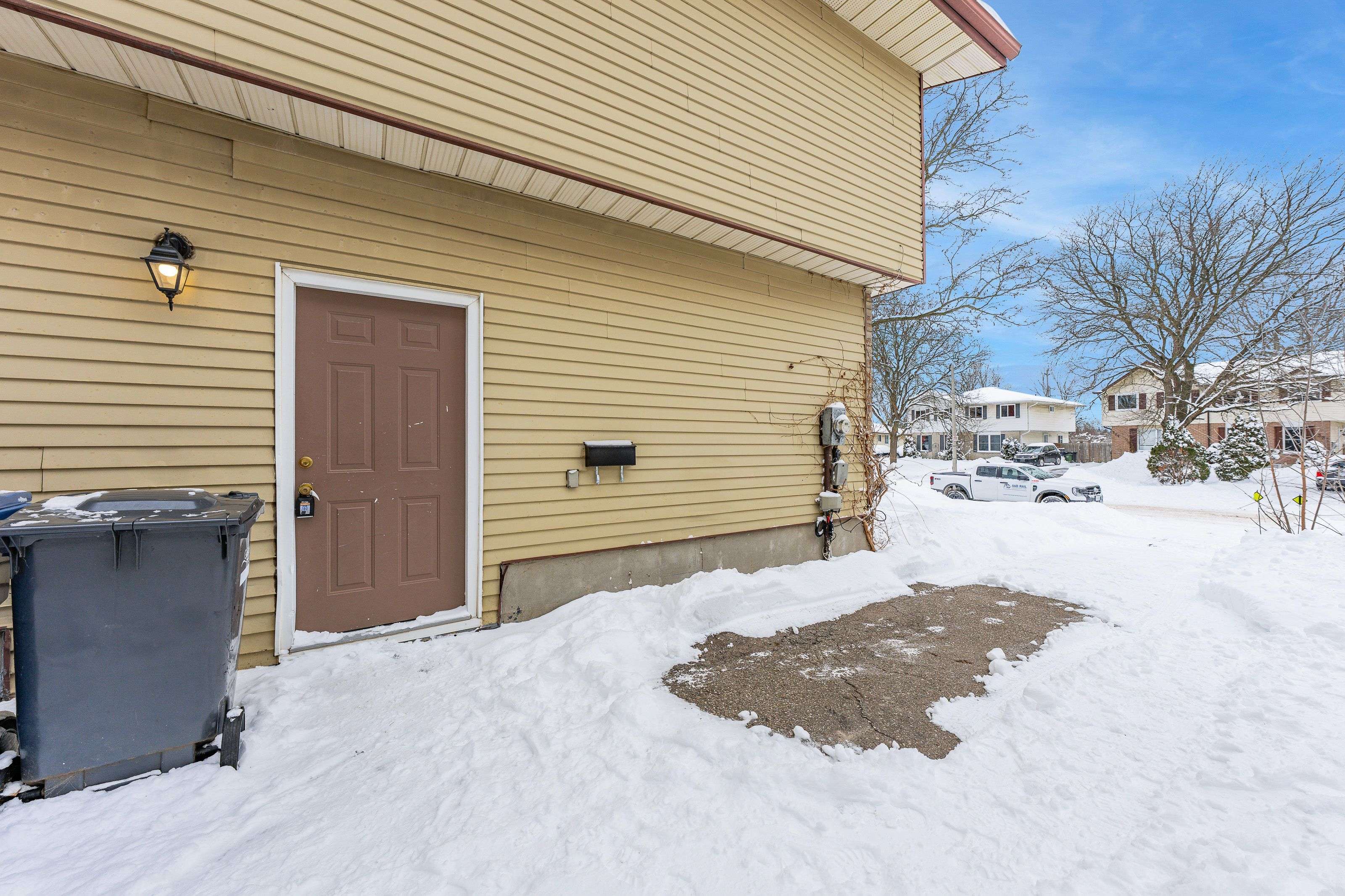 Guelph, ON N1G 3J2,324 Cole RD