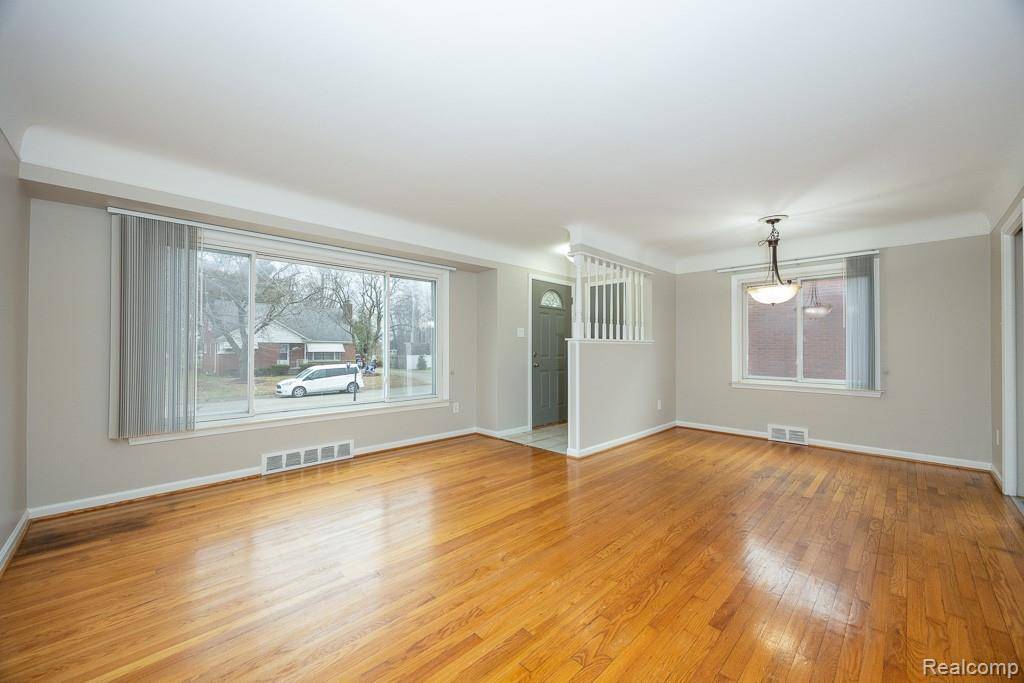 Redford, MI 48239,11755 Farley